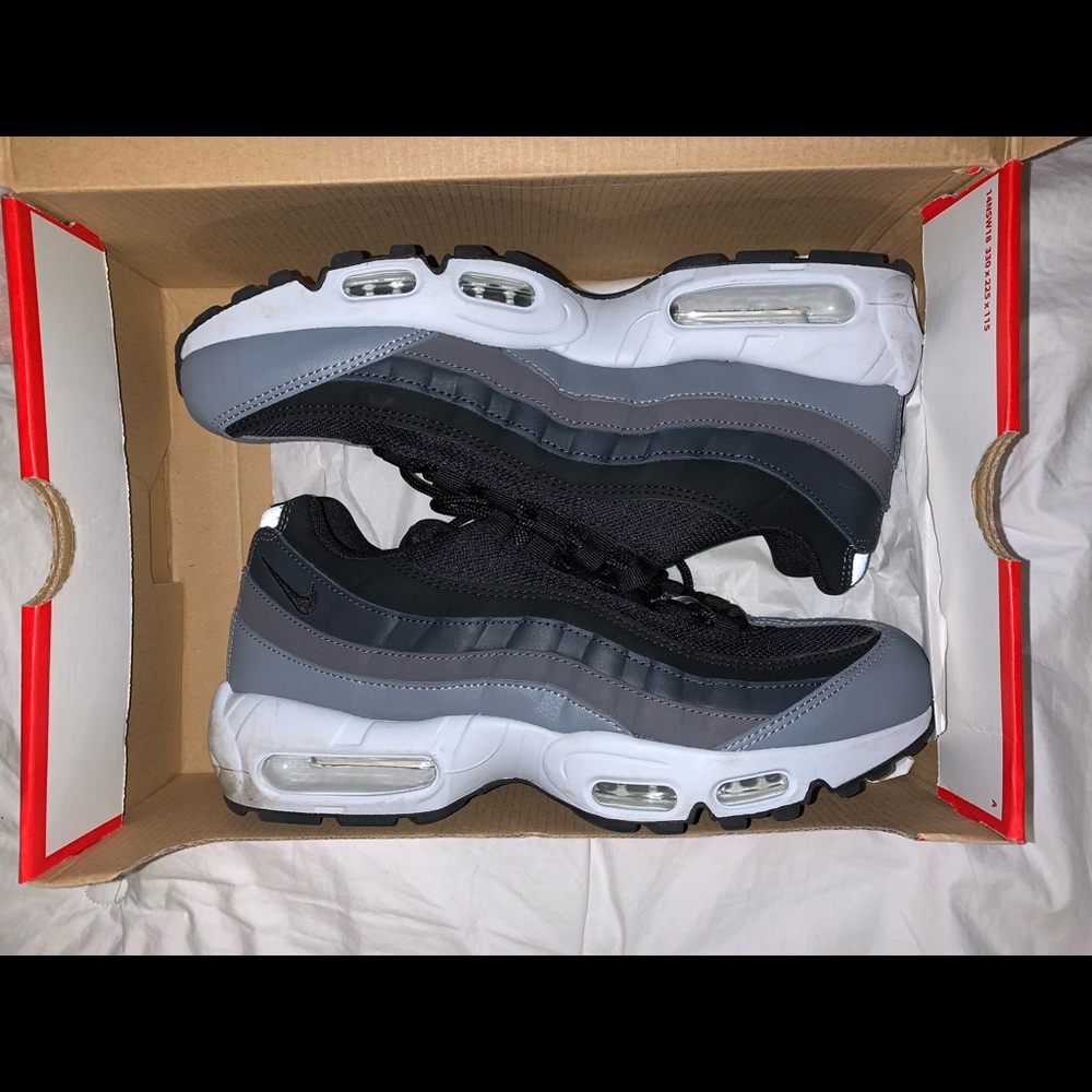 Nike AirMax 95 essential men’s 9